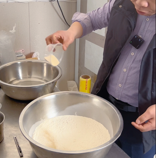 包子餃子一體機(jī)和發(fā)面方法