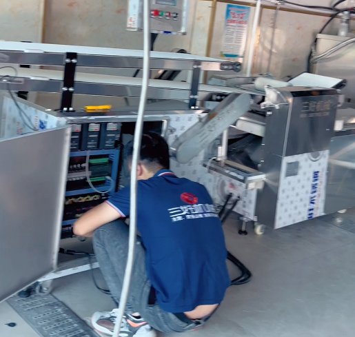 饅頭機安裝現場 饅頭機安裝現場