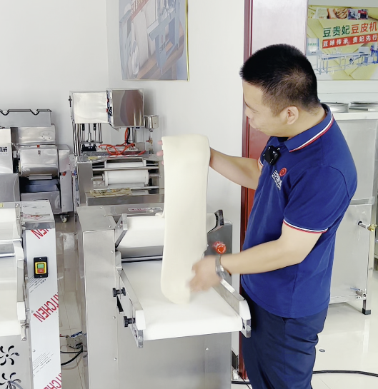 應該使用什么樣的壓面機進行揉面那？