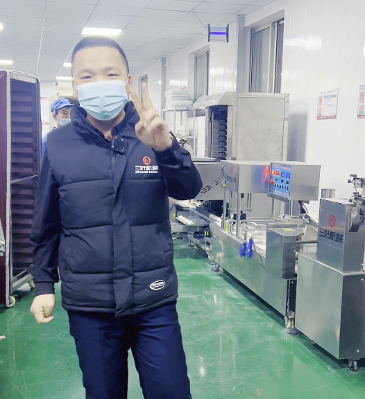 饅頭機需要幾個人操作