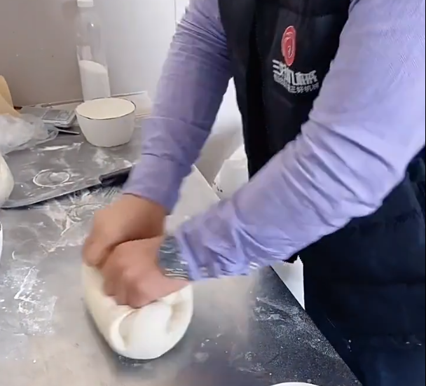 包子餃子一體機怎么和面